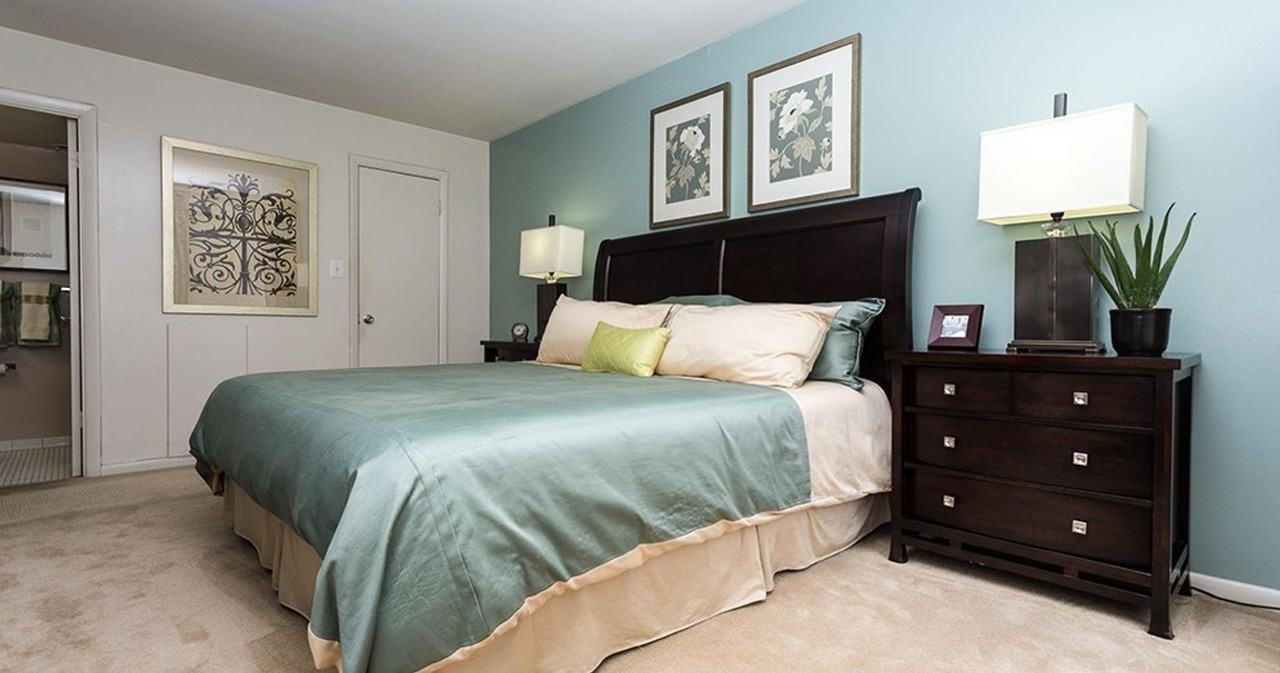 Strathmore House Apartments - Photo 5 of 13