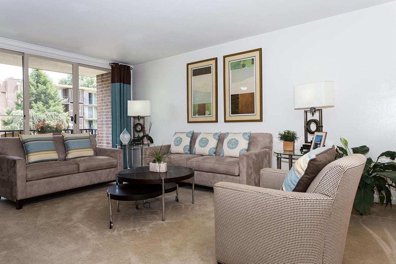 Strathmore House Apartments - Photo 3 of 13