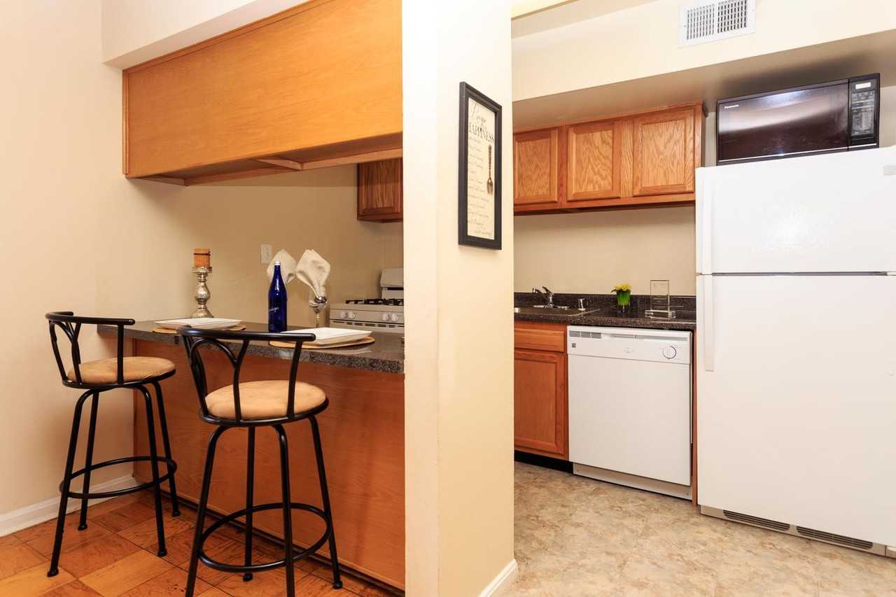 Gaitherhouse Apartments - Photo 4 of 11