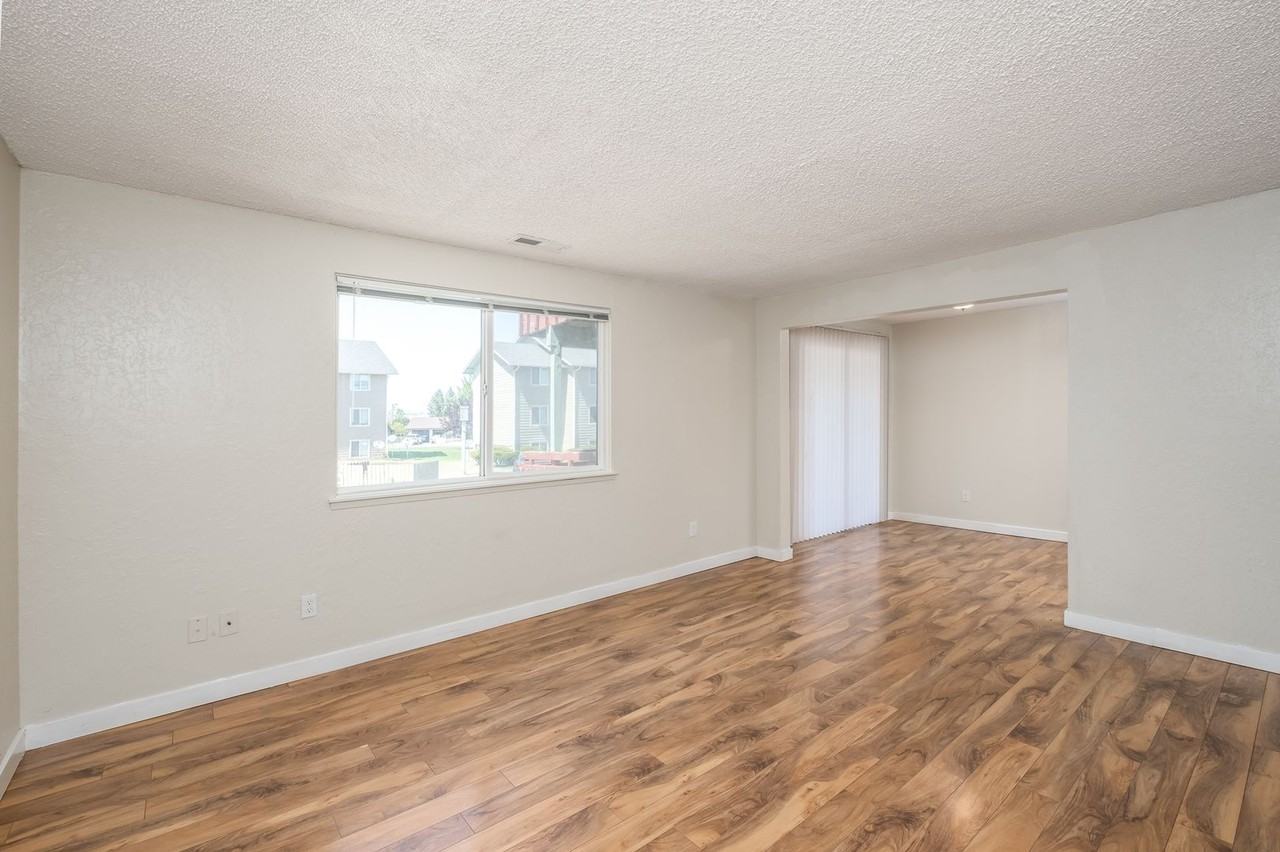 Apartments by the River Side! Spacious 3 Bedroom 1 Bath! Come and Tour Today! - Photo 5 of 18