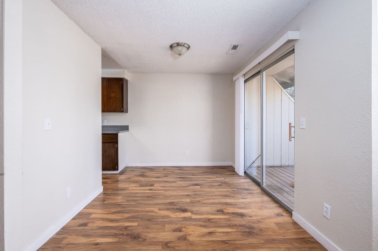 Apartments by the River Side! Spacious 3 Bedroom 1 Bath! Come and Tour Today! - Photo 4 of 15