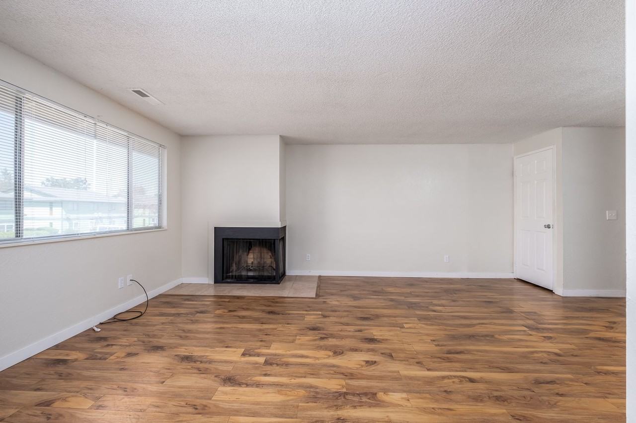 Apartments by the River Side! Spacious 3 Bedroom 1 Bath! Come and Tour Today! - Photo 5 of 15