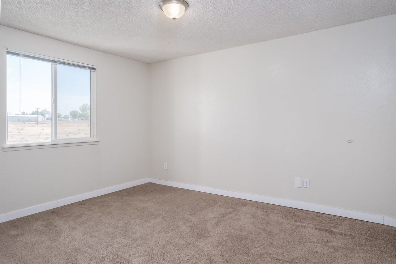 Apartments by the River Side! Spacious 3 Bedroom 1 Bath! Come and Tour Today! - Photo 7 of 15