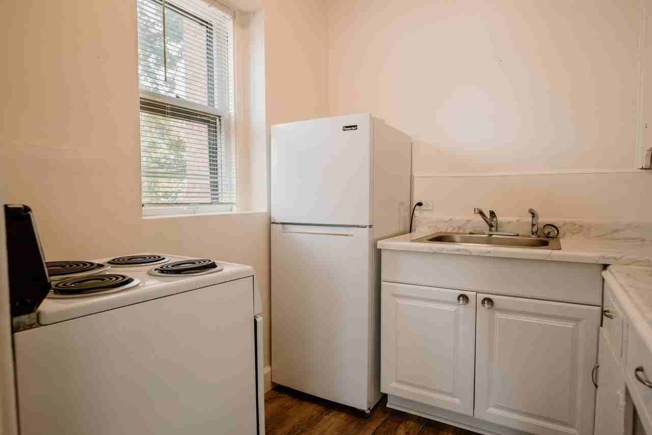 Maxine apartments - Photo 3 of 13