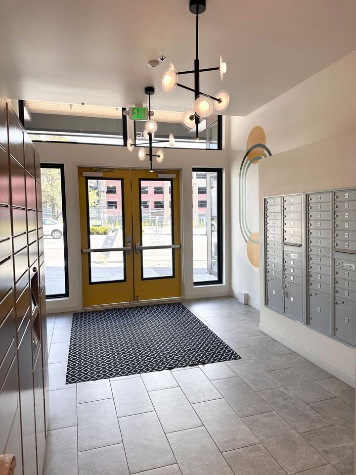 Bode Uptown - Photo 7 of 25