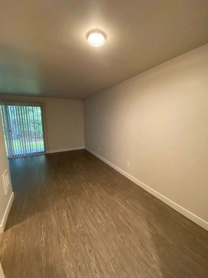 Bayview East Apartments - Photo 2 of 15