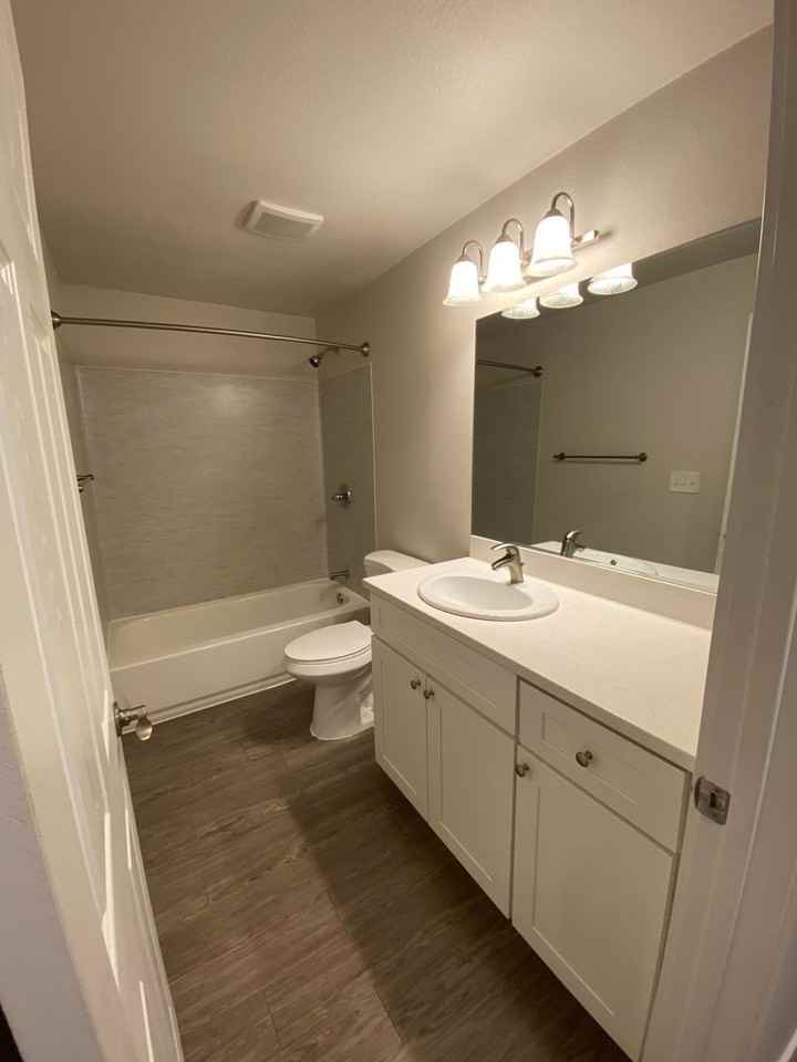 Bayview East Apartments - Photo 5 of 15