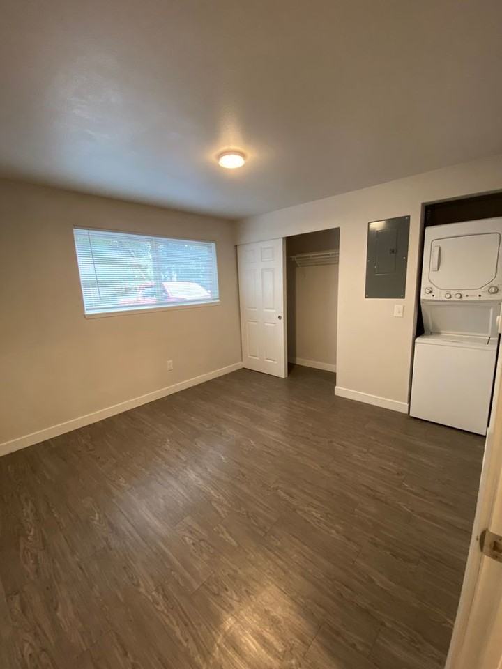 Bayview East Apartments - Photo 6 of 15