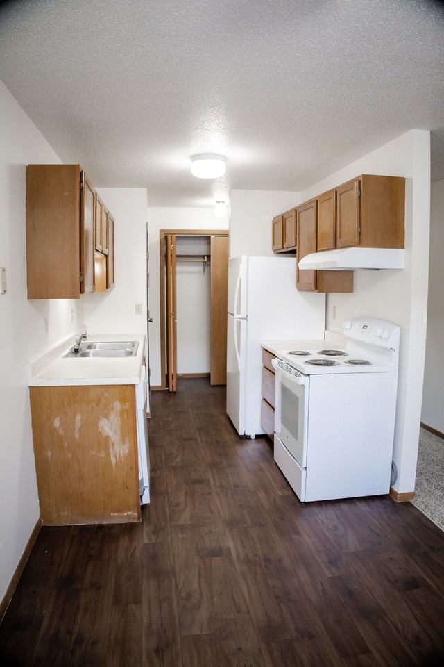 Oakwood Apartments - Photo 2 of 11