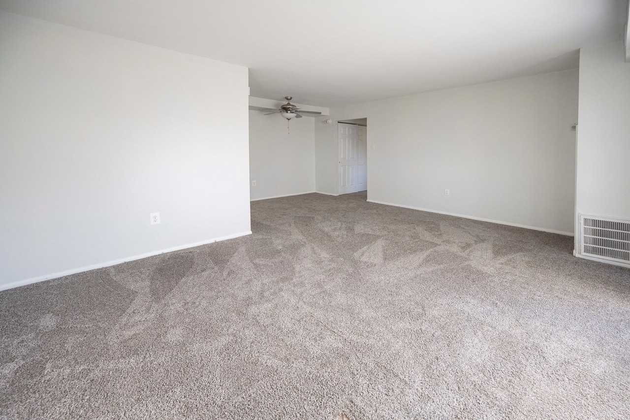 Tomlinson Court Apartments - Photo 5 of 28