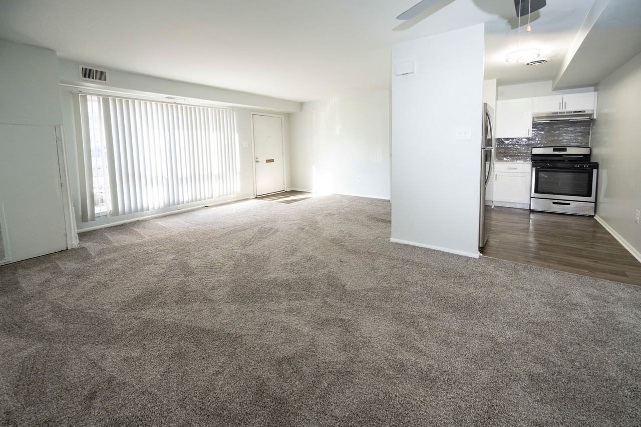 Tomlinson Court Apartments - Photo 6 of 28