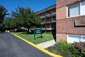 featured image of 401 W Walnut Ln