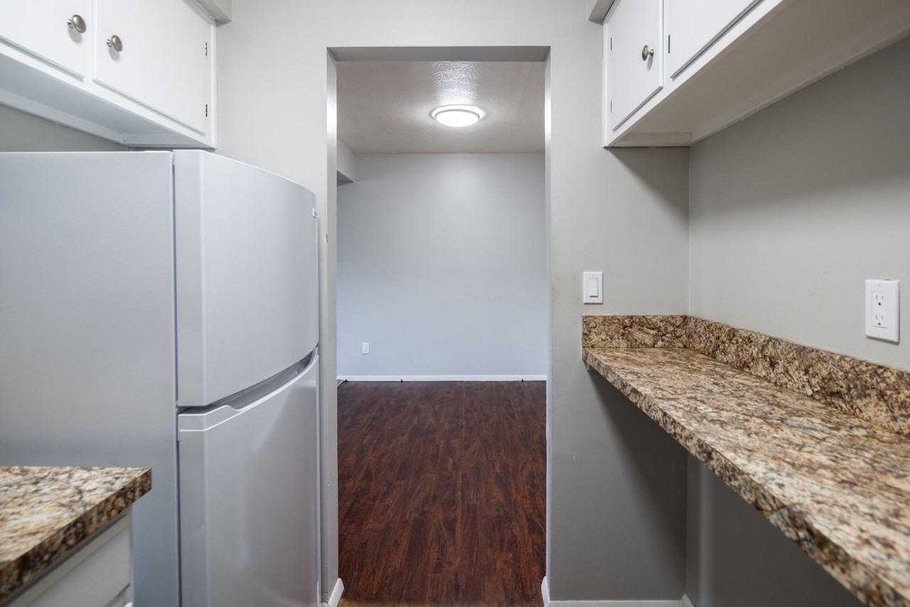 Colonial Village - Photo 4 of 50