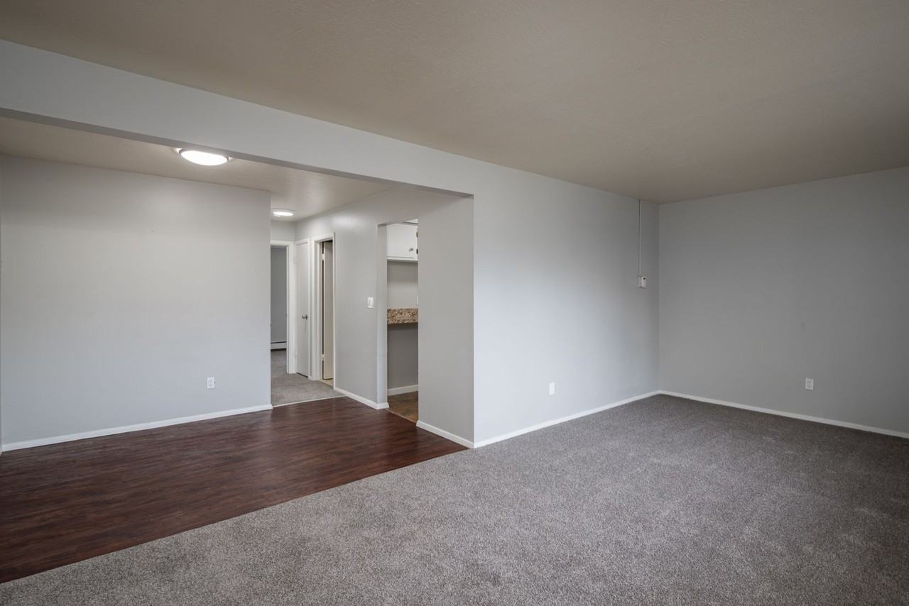 Colonial Village - Photo 7 of 50