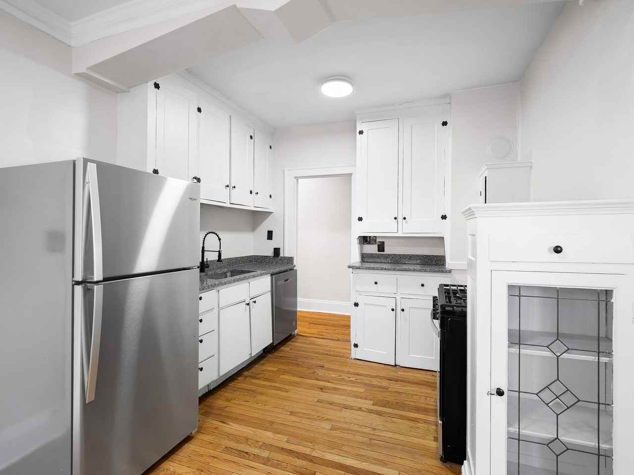 Robinview Apartments - Photo 5 of 46