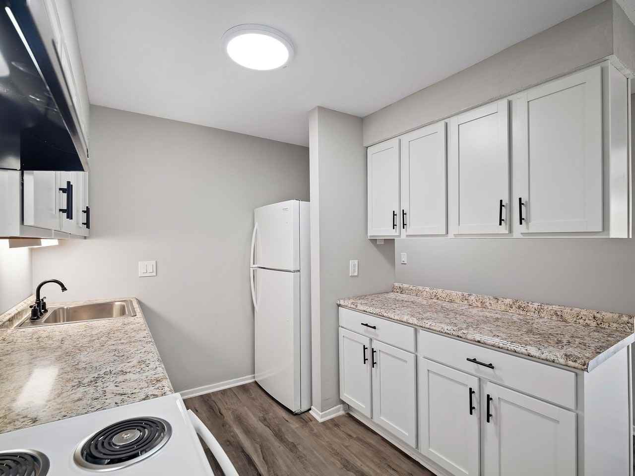 Pinegrove Apartments - Photo 5 of 50