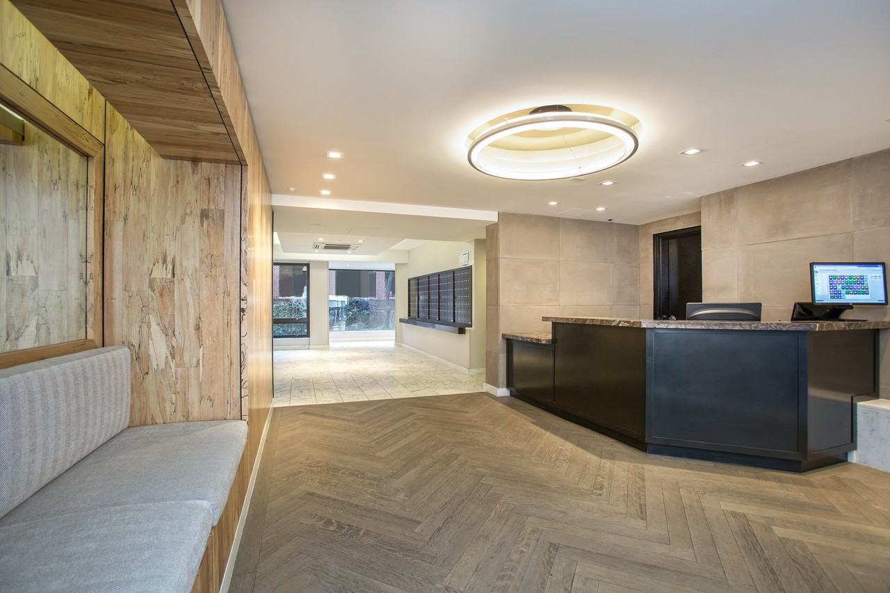 110 Horatio St - Photo 5 of 12