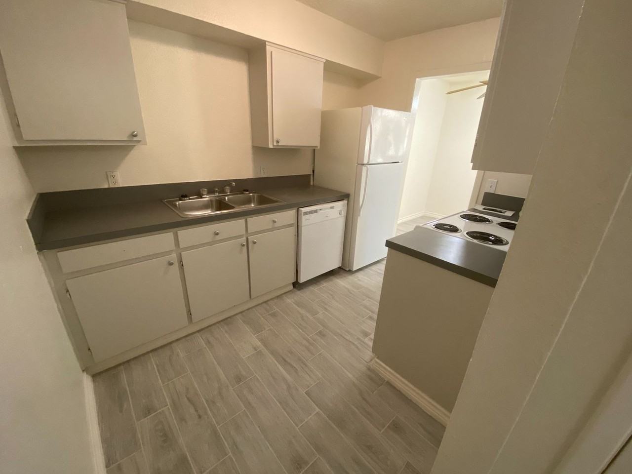 Lions Court Apartments - Photo 7 of 50