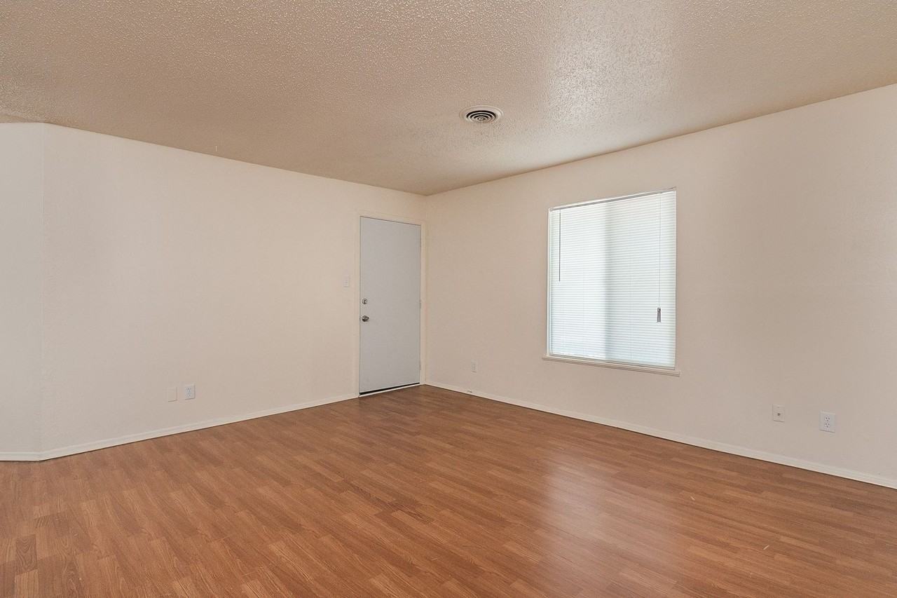 Greenbriar Terrace - Photo 7 of 23