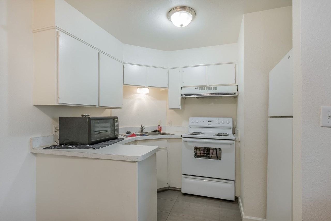 Greenbriar Terrace - Photo 7 of 43