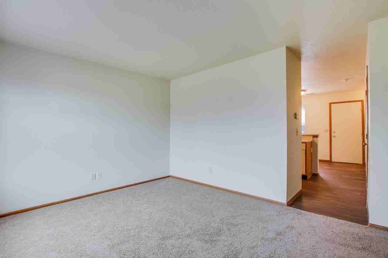 Willow Creek Apartments & Townhomes - Photo 6 of 48