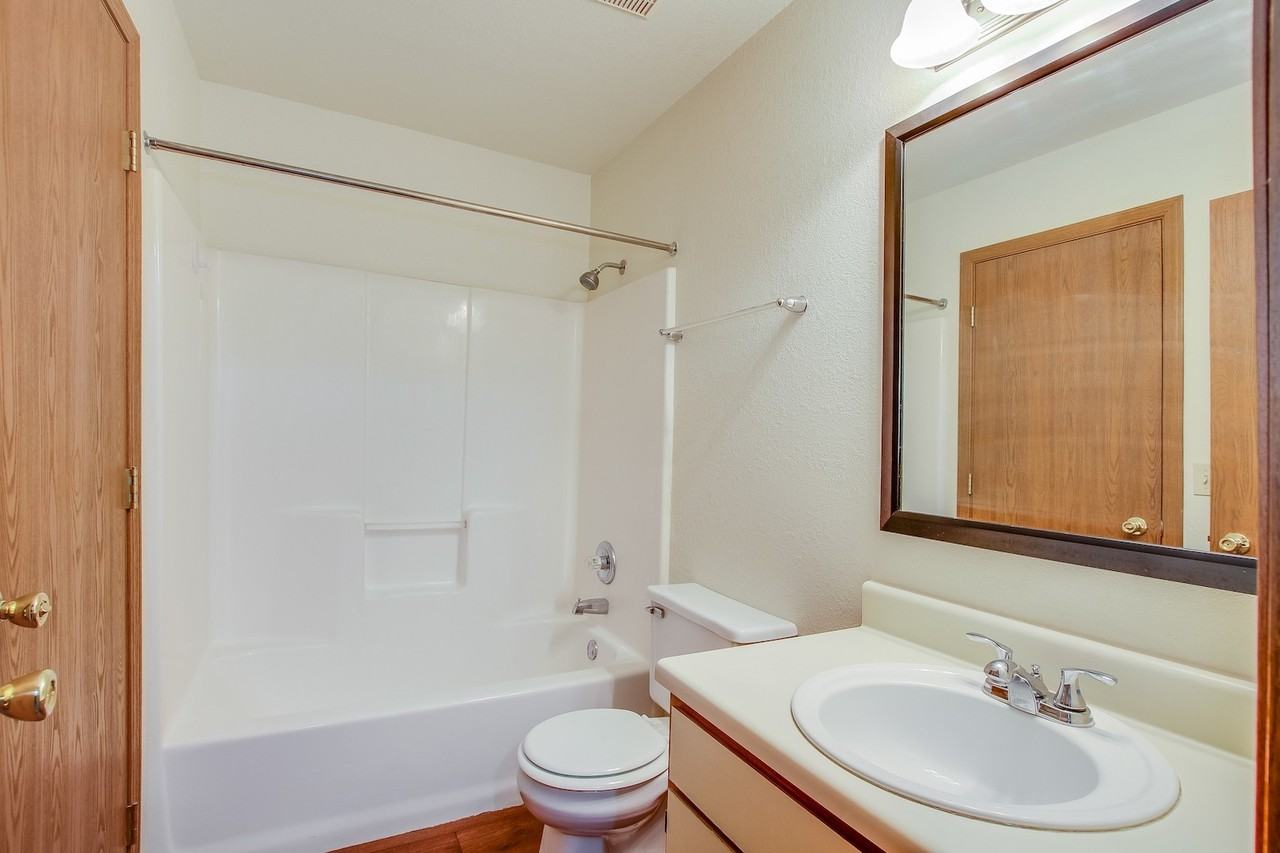 Willow Creek Apartments & Townhomes - Photo 7 of 48