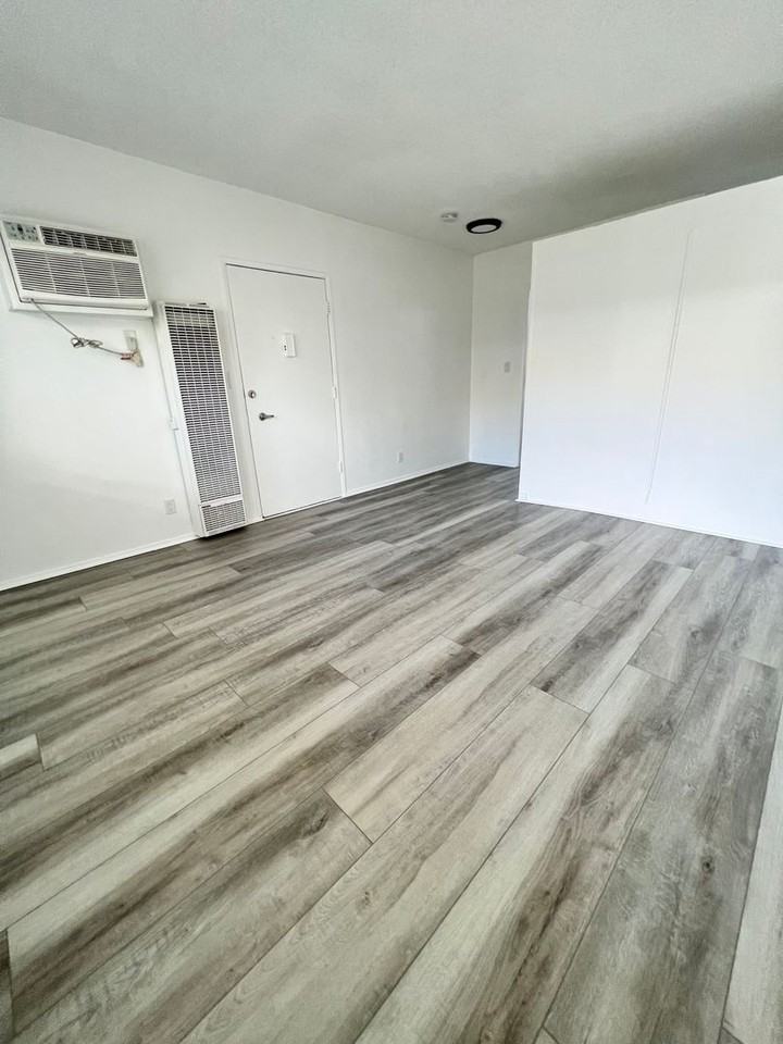 The Nicole Apartments - Photo 4 of 34