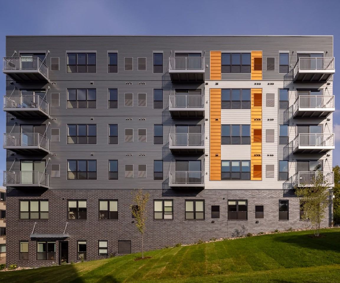 METRIC Apartments - Photo 3 of 33