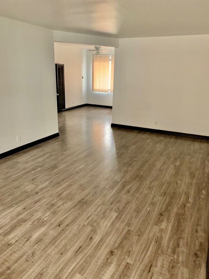 Manhattan Manor LLC - Photo 2 of 16