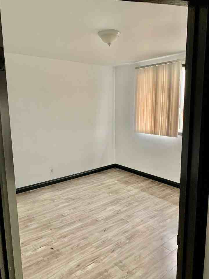 Manhattan Manor LLC - Photo 6 of 16