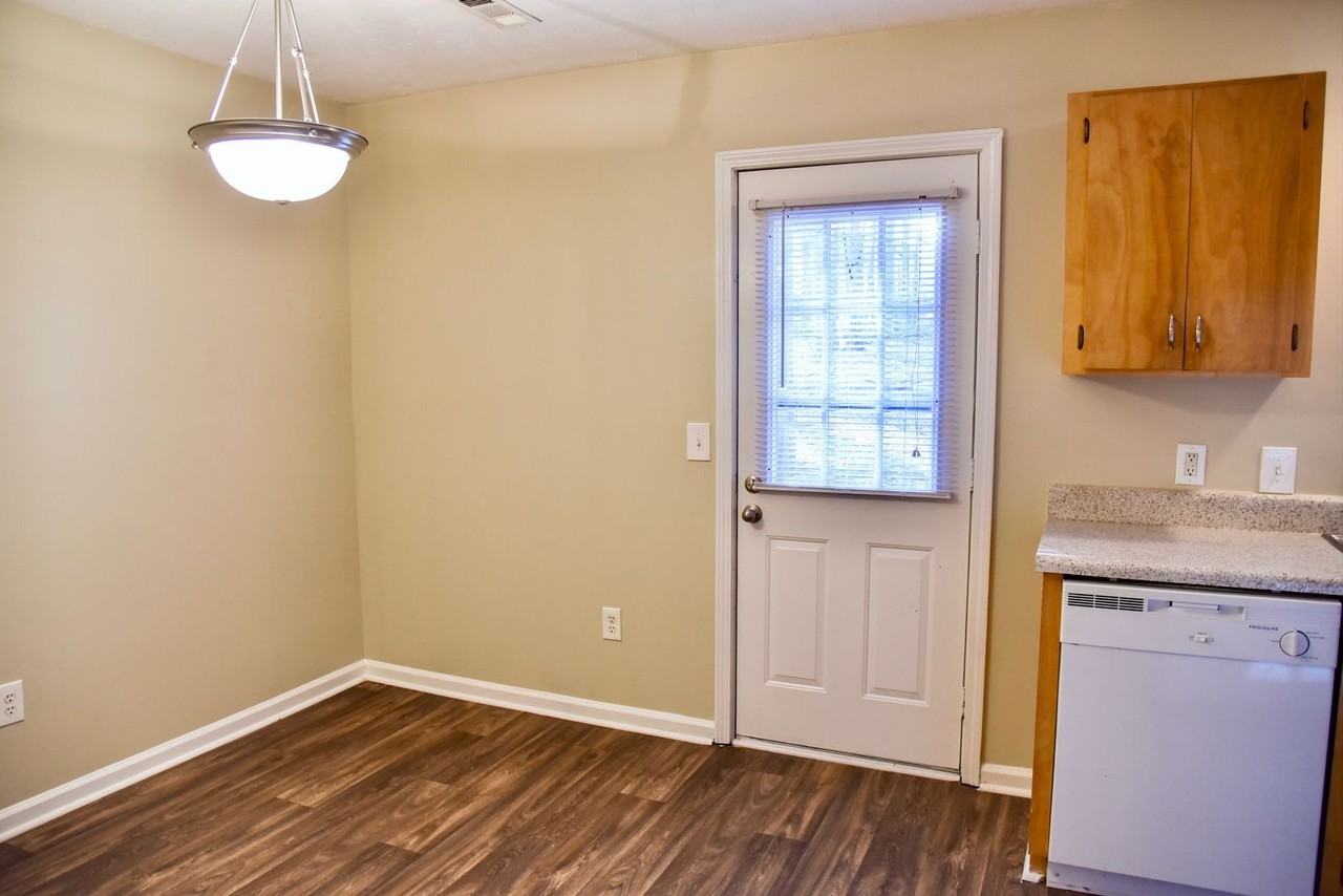 OAKTREE - Photo 2 of 8