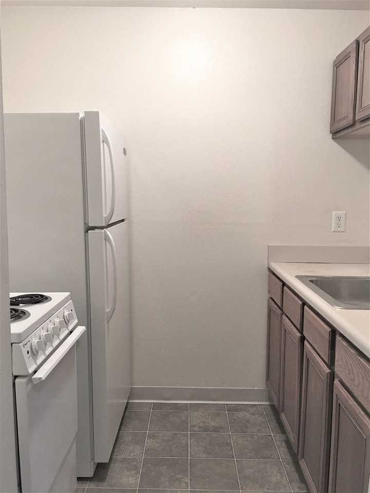 LANG MANOR - Photo 3 of 23