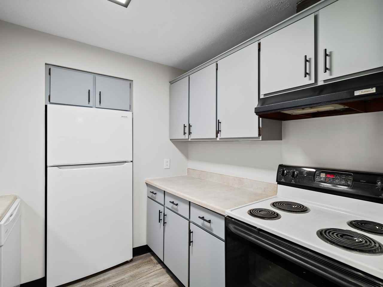 Jamestown Manor - Photo 3 of 34