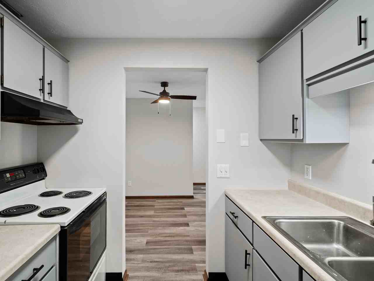 Jamestown Manor - Photo 5 of 34