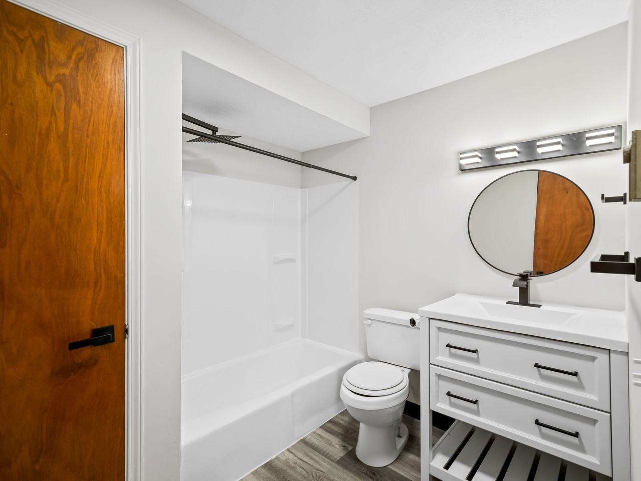 Jamestown Manor - Photo 7 of 34