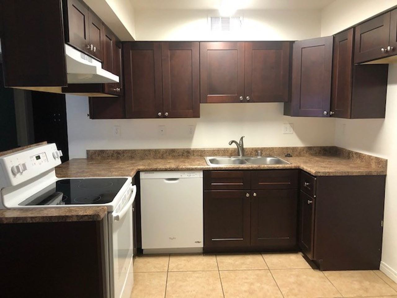 Kentucky Villa Apartments - Photo 3 of 21