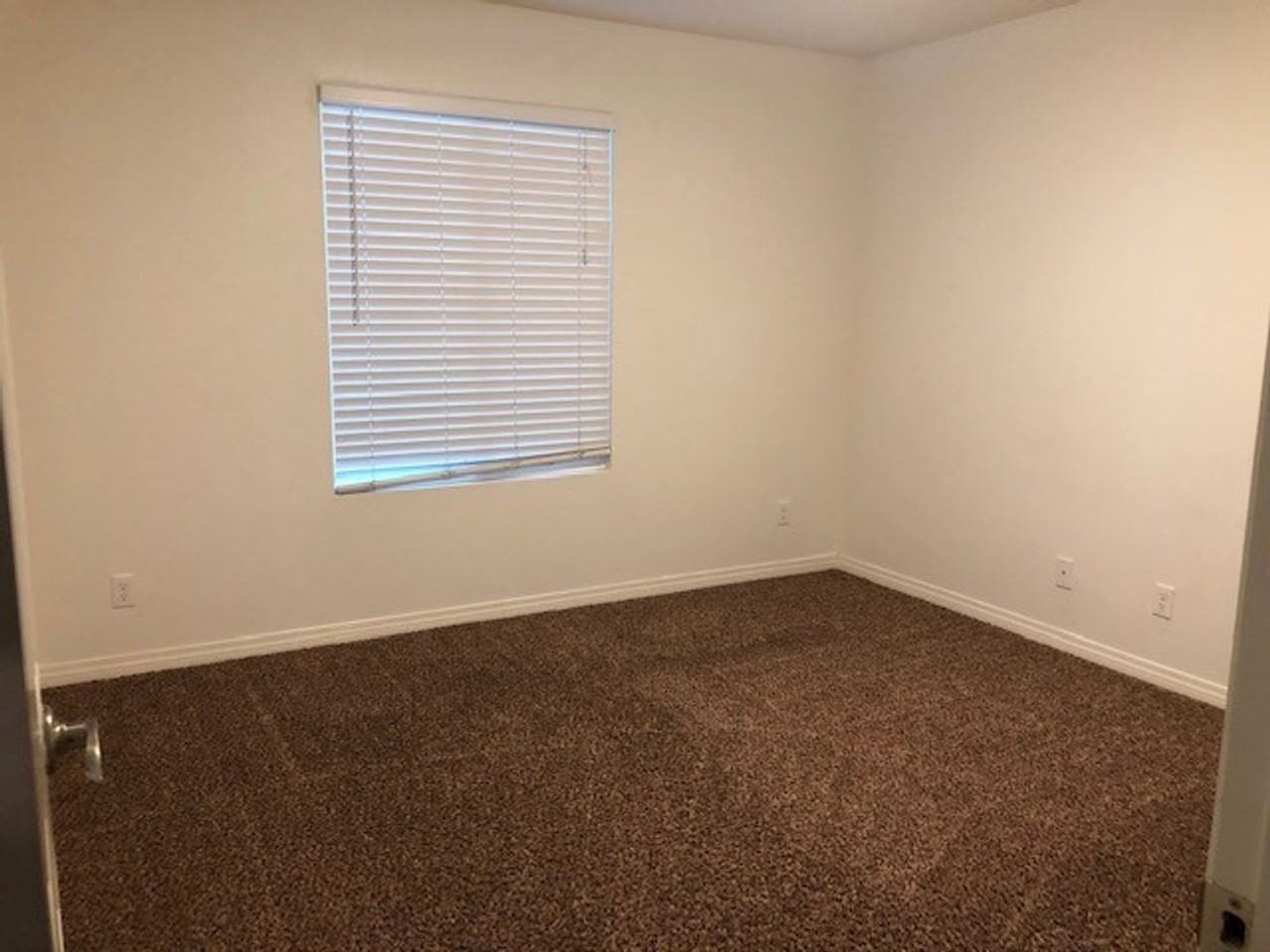 Kentucky Villa Apartments - Photo 4 of 21