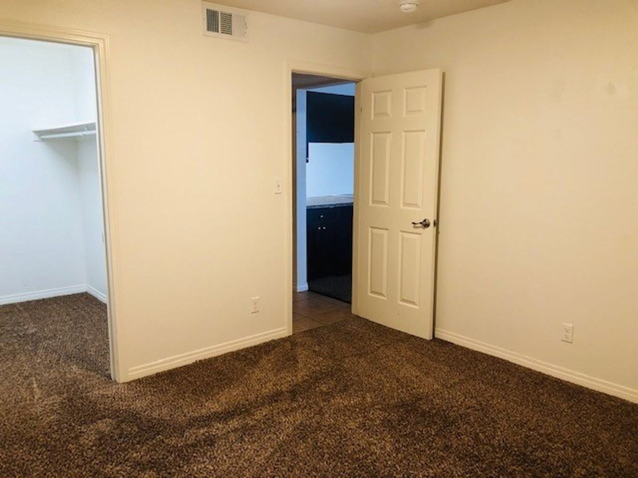Kentucky Villa Apartments - Photo 6 of 21