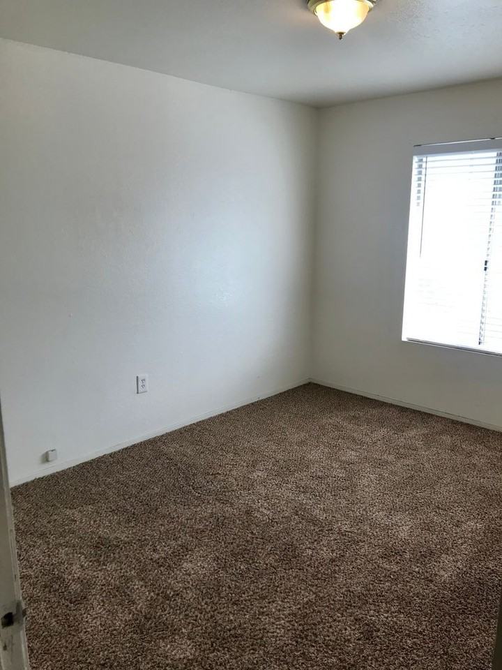 Kentucky Villa Apartments - Photo 5 of 11