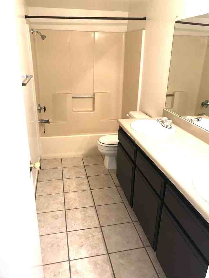 Kentucky Villa Apartments - Photo 6 of 11