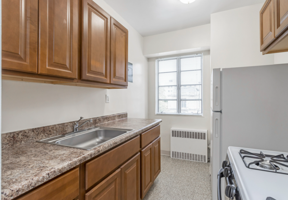 State House Apartments - Photo 4 of 37