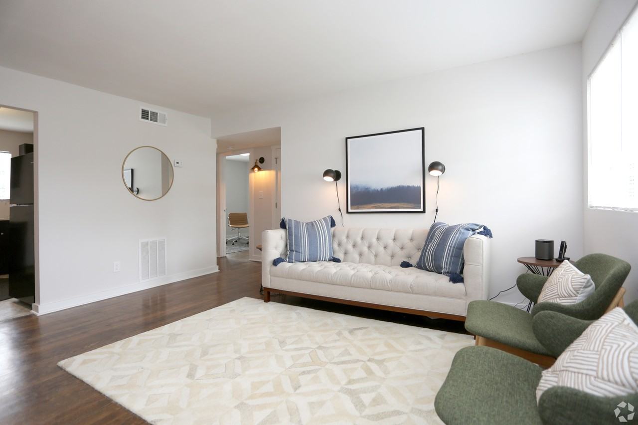 Dwell at Hollywood - Photo 2 of 19