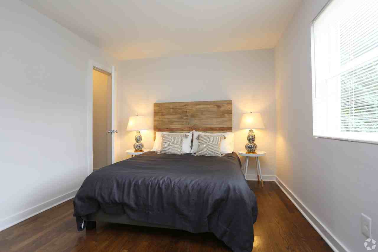 Dwell at Hollywood - Photo 7 of 19