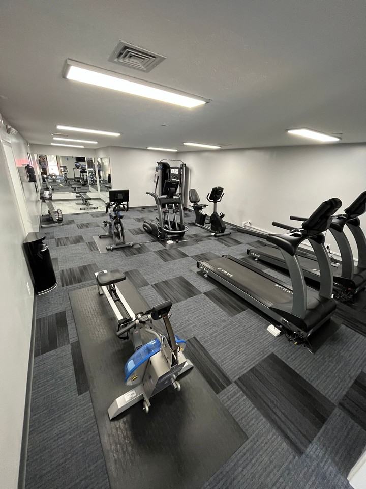 6601  S 108th Ct - Photo 3 of 50