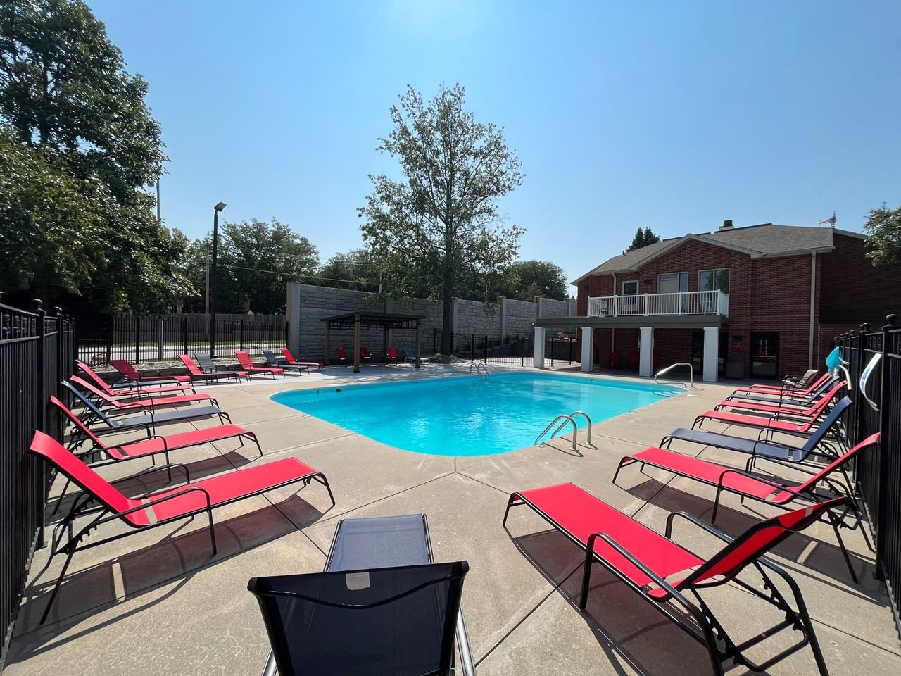 6601  S 108th Ct - Photo 4 of 50