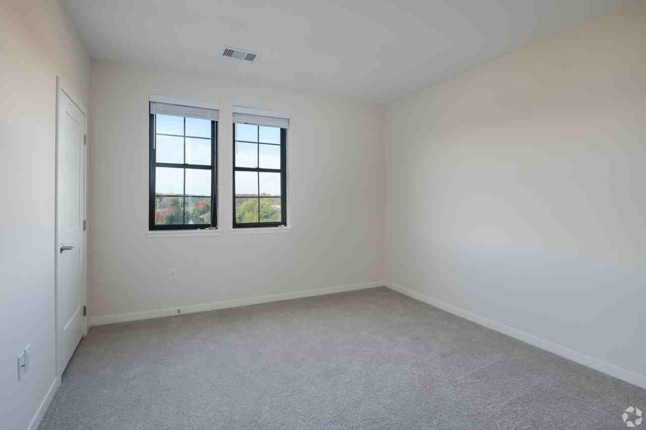 Lakeshore Ridge Apartrments - Photo 4 of 44