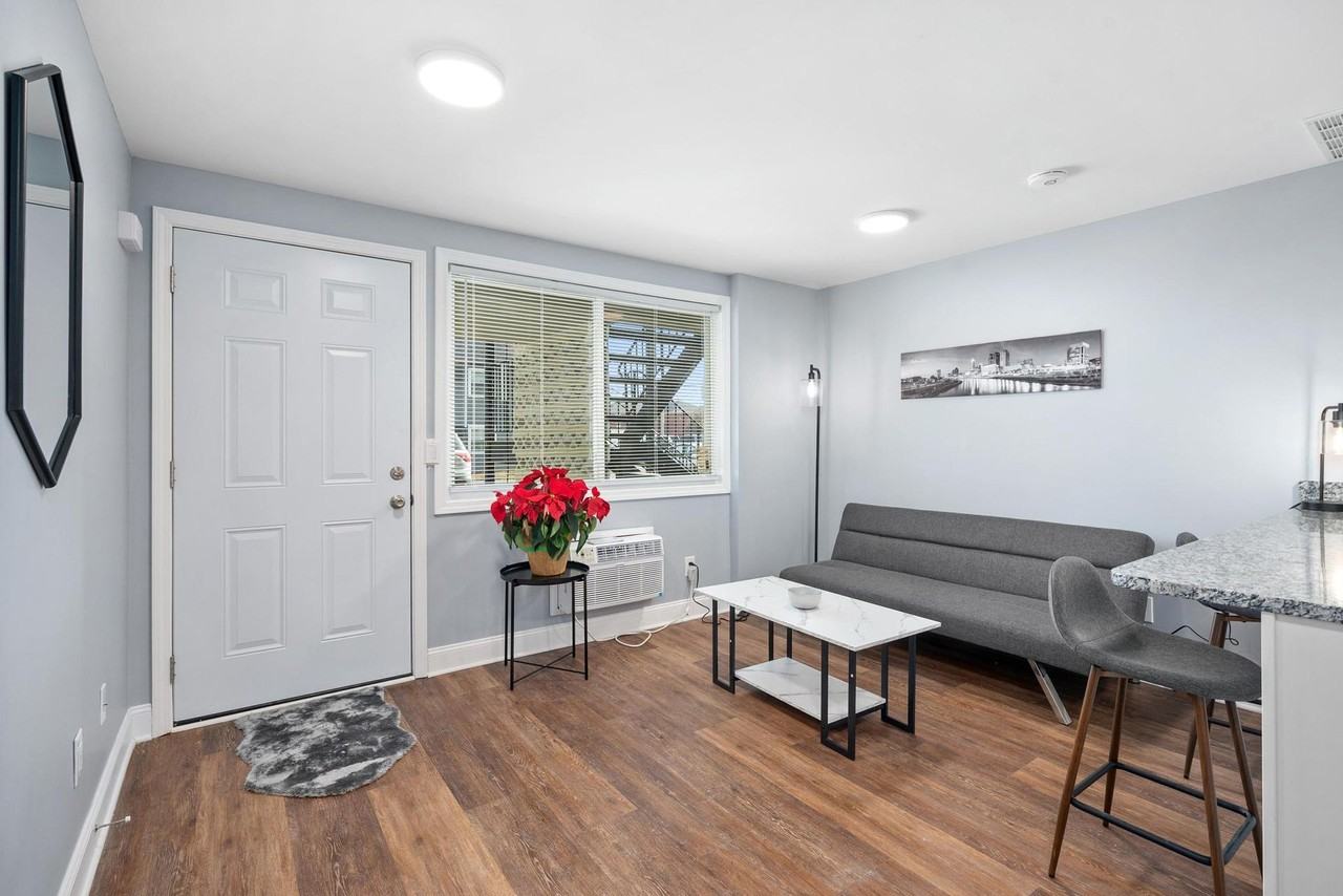 567 Riverview Dr - Photo 4 of 44