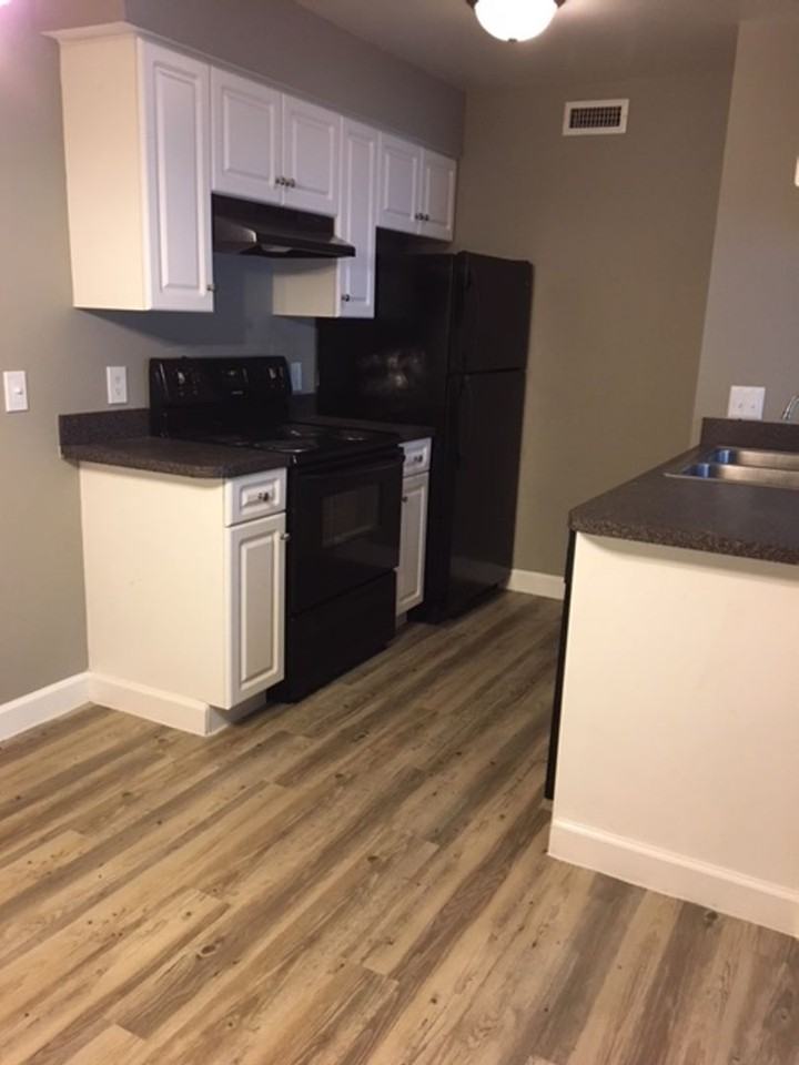 Pinnacle Estates. Beautiful Apartments Waiting for you to make it a Home. Great Specials Today! - Photo 4 of 33