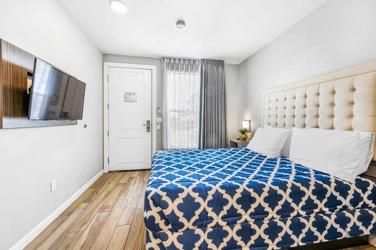 Moore Place - Photo 7 of 47