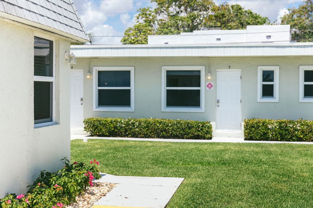 The Palm Beach Flamingo - Photo 7 of 12